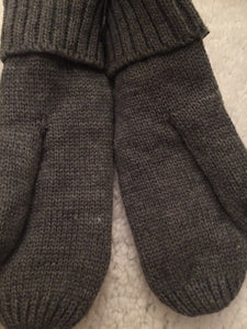 Ladies cable knit mittens
